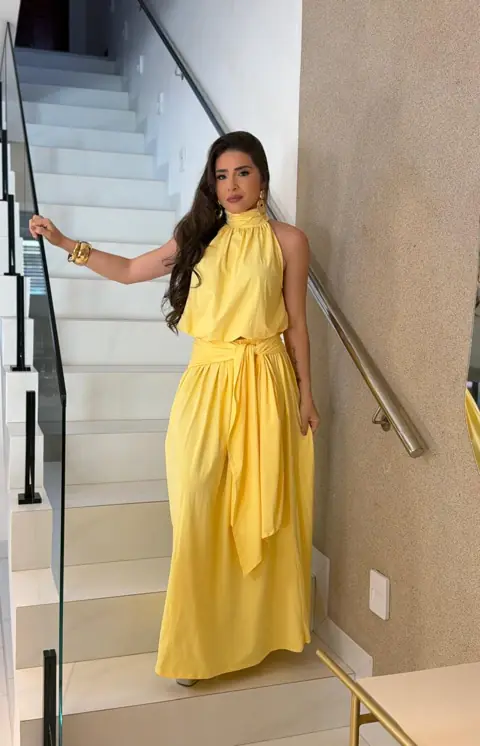 Conjunto longo amarelo frente única