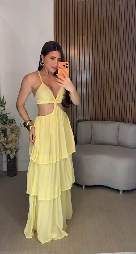 Longo amarelo em babados