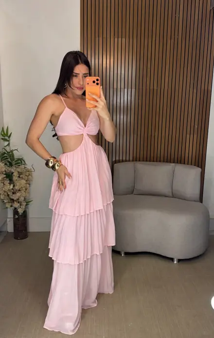 Longo rosa em babados